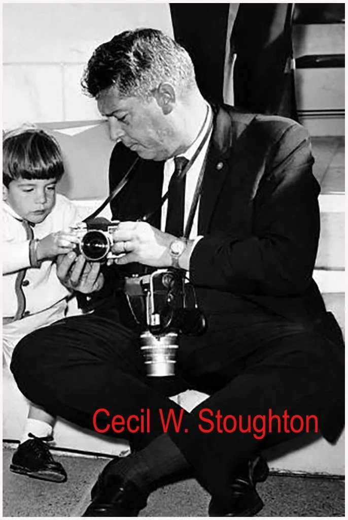 Cecil W. Stoughton copia con nome